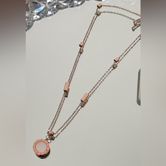 Gold necklace with Roman circle black/white - Picture 3 of 4